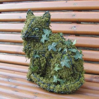 Gartenfigur sitzende Katze Drahtfigur mit Moos 25 cm